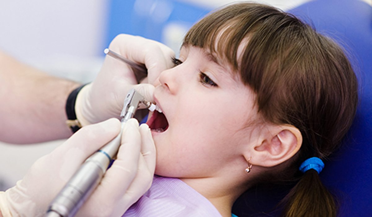 جرم گیری دندان کودکان- مرکز دندانپزشکی گیشا آرم